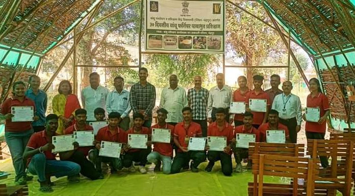 बांबू फर्निचर प्रशिक्षणाच्या माध्यमातुन तरुणांना मिळाले रोजगाराचे साधन Ø 30 दिवसीय बांबू फर्निचर प्रशिक्षण कार्यक्रम