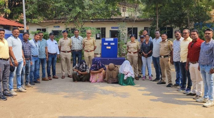 चंद्रपूर शहर पोलीस स्टेशन व भद्रावती पोलीस स्टेशन ची पिशवी कापून रक्कम लांपास केल्याप्रकरणी चार महिलावर कार्यवाही…….