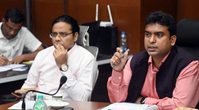 ईव्हीएम – व्हीव्हीपॅटचे द्वितीय रँडमायझेशन पूर्ण Ø निवडणूक निरीक्षक, जिल्हाधिकारी व राजकीय पक्षांचे प्रतिनिधी उपस्थित