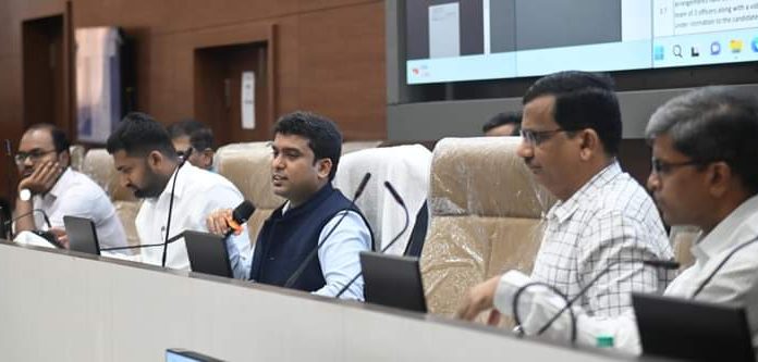 जिल्ह्यात होणार 4 लक्ष 39 हजार ‘मतदार माहिती चिठ्ठी’ चे वाटप Ø प्रशासनाचा घरोघरी पोहचण्याचा प्रयत्न