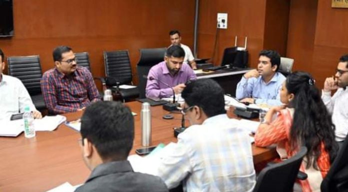 जलयुक्त शिवारच्या प्रलंबित कामाकरिता आराखडा सादर करा – जिल्हाधिकारी विनय गौडा