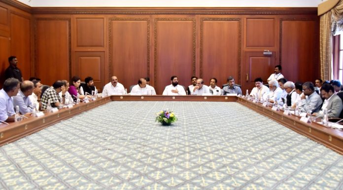 *मुख्यमंत्री, उपमुख्यमंत्र्यांकडून पाणी उपलब्धता, पावसाचा आढावा*