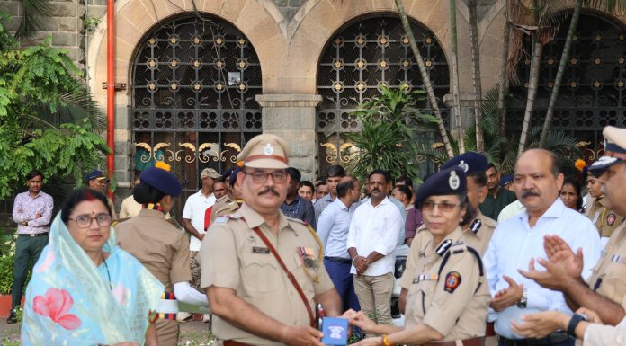 *विनोद कुमार तिवारी राज्यपाल के हाथो राष्ट्रपती पोलीस पदक से सम्मानित* *चंद्रपूर मे ख़ुशी और ख़ुशी का माहोल*