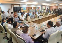 *मुंबई महापालिका आपत्ती नियंत्रण कक्षातून मुख्यमंत्र्यांनी घेतला आढावा*