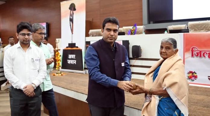 देशाच्या संरक्षणात सैनिकांचे योगदान महत्वपुर्ण – जिल्हाधिकारी विनय गौडा