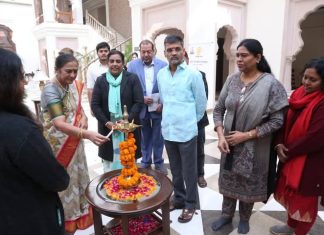 मराठी भाषा संवर्धन पंधरवड्यानिमित्त आयोजित ग्रंथ विक्री प्रदर्शन स्तुत्य उपक्रम खासदार निलेश लंके आणि शोभा बच्छाव यांनी व्यक्त केल्या भावना