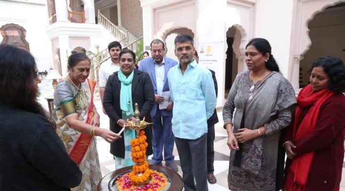 मराठी भाषा संवर्धन पंधरवड्यानिमित्त आयोजित ग्रंथ विक्री प्रदर्शन स्तुत्य उपक्रम खासदार निलेश लंके आणि शोभा बच्छाव यांनी व्यक्त केल्या भावना